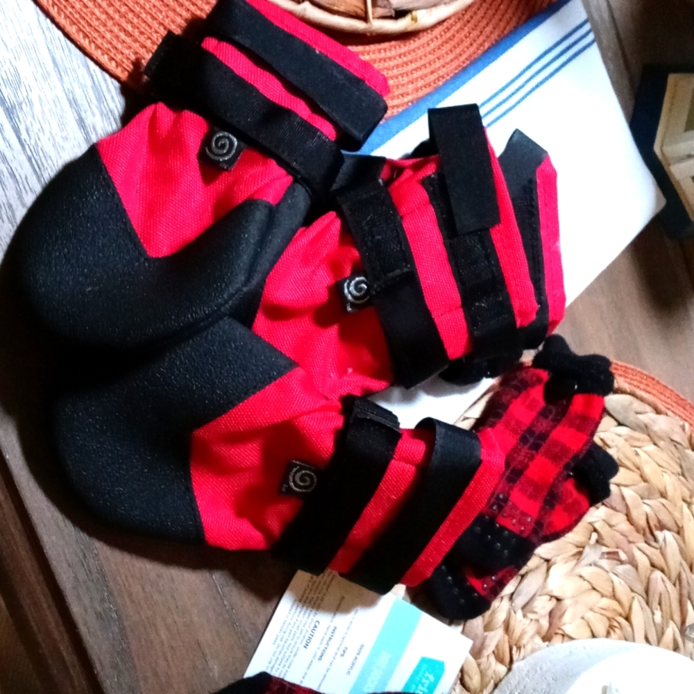 NEVER USED /NO TAGS DOGGY BOOTS